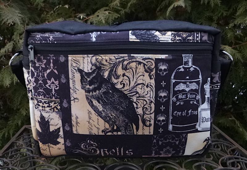 Tribute to Edgar Allan Poe zippered shoulder bag